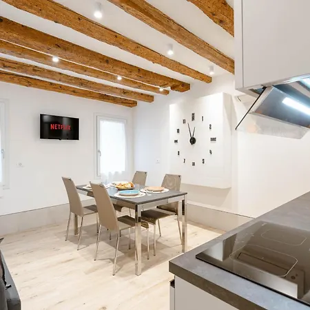 New And Spacious Cannaregio, No Steps, Near Rialto *
