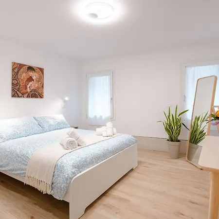 New And Spacious Cannaregio, No Steps, Near Rialto * Venice
